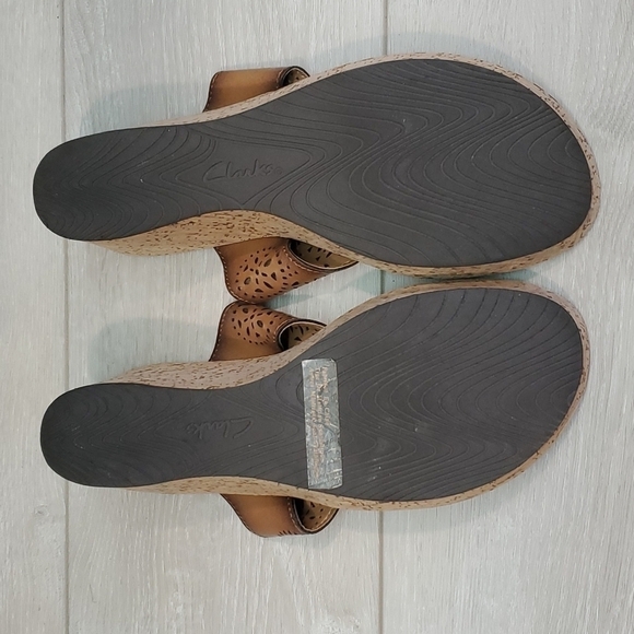 Clarks "Like New"Womens T Strap Wedge Comfort Sandals shoes sz 8M - Picture 8 of 11